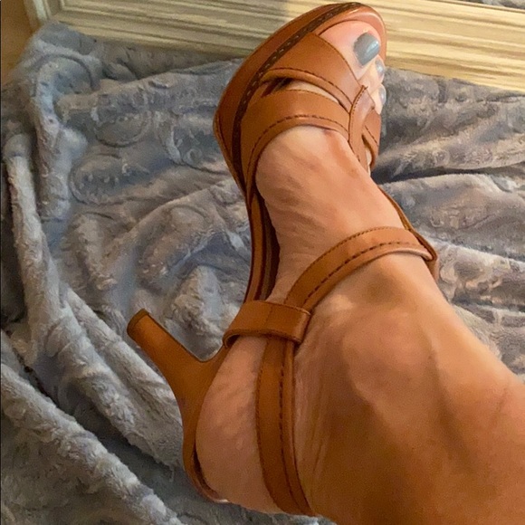 Shoes - Picture 2 of 6